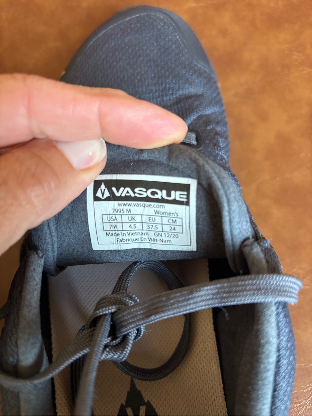 Vasque Satoru LT Women’s low top trail hiking shoe Navy Charcoal Vibram Sz 7 - Picture 7 of 7